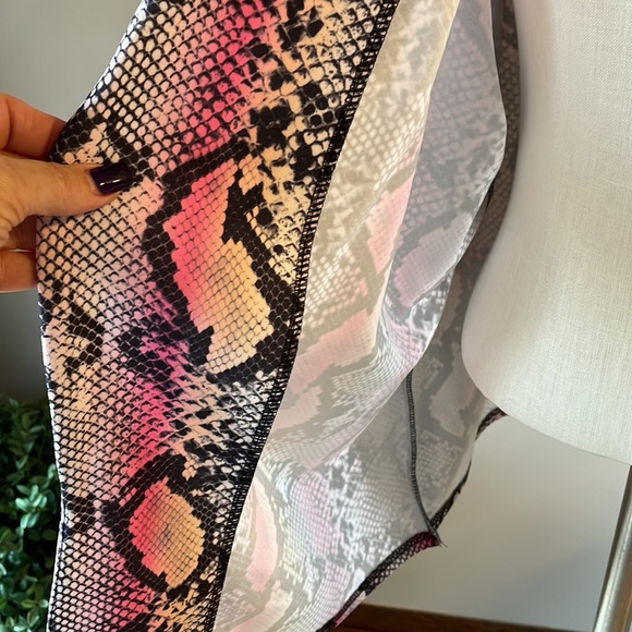 SIMPLY BE UK woman’s pink snakeskin pattern open front cardigan / stretch sz 26 - Picture 2 of 8